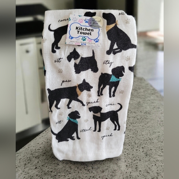 2 Kitchen Towels Dogs and Bee Design NEW One Of Each Included - Picture 2 of 3